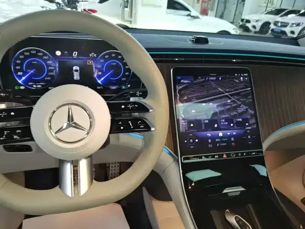 Mercedes-Benz EQE SUV 2024, фото 14