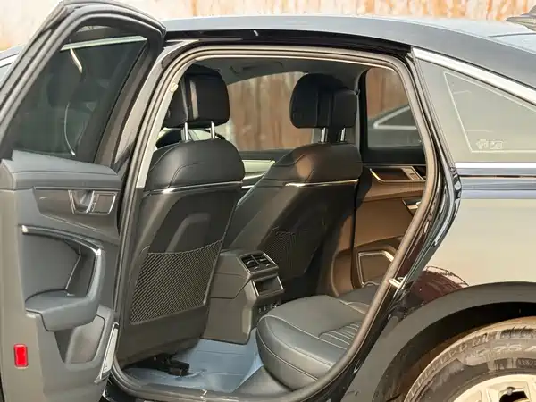 Audi A6L 2024, фото 5