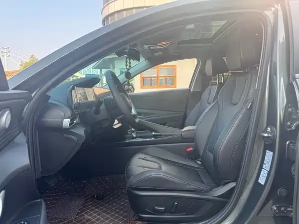 Hyundai Elantra 2023, фото 10