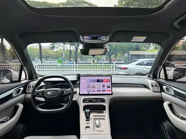 Geely Boyue L 2025, фото 12