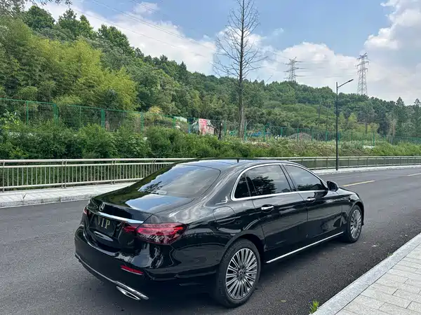Mercedes-Benz E-Class 2023, фото 6