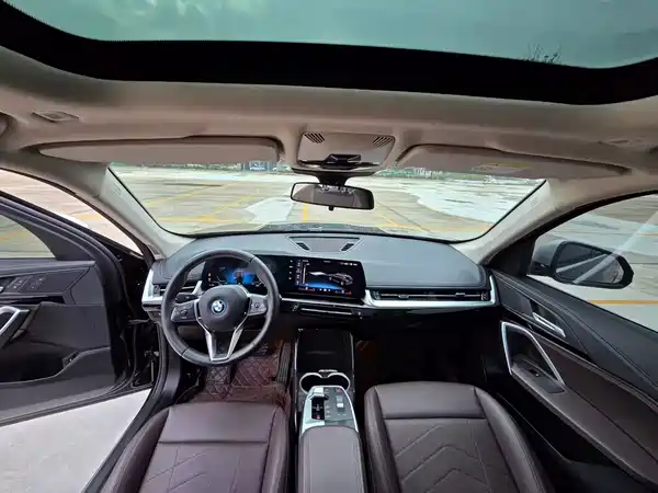 BMW iX1 2023, фото 6