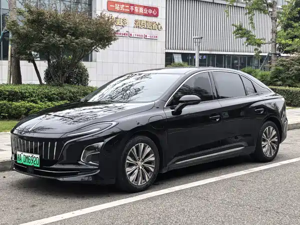 Hongqi E-QM5 2022