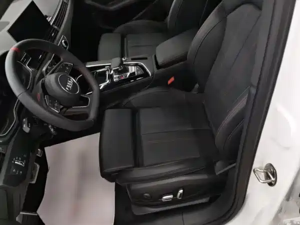 Audi A4L 2025, фото 14