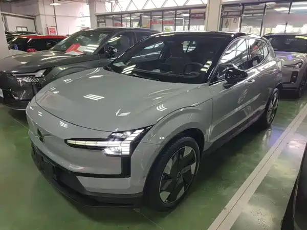 Volvo EX30 2025