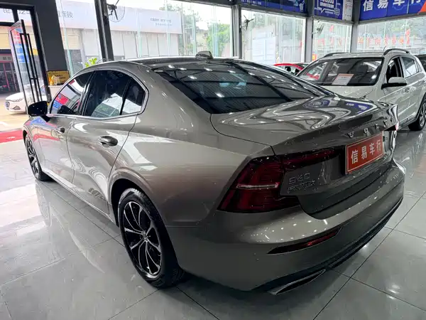 Volvo S60 2022, фото 5