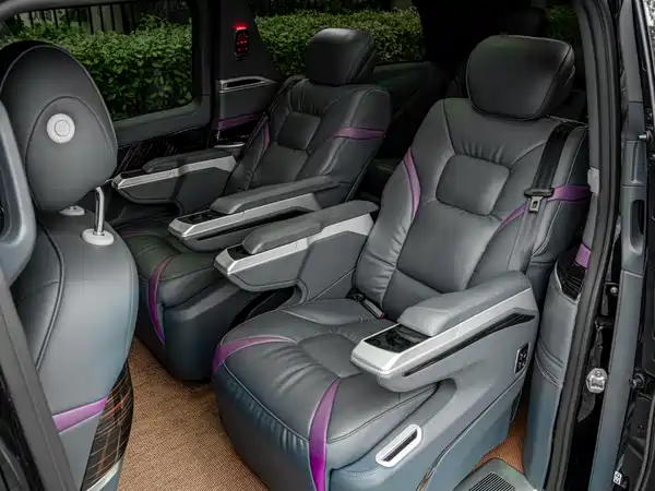 Mercedes-Benz V-Class 2022, фото 11