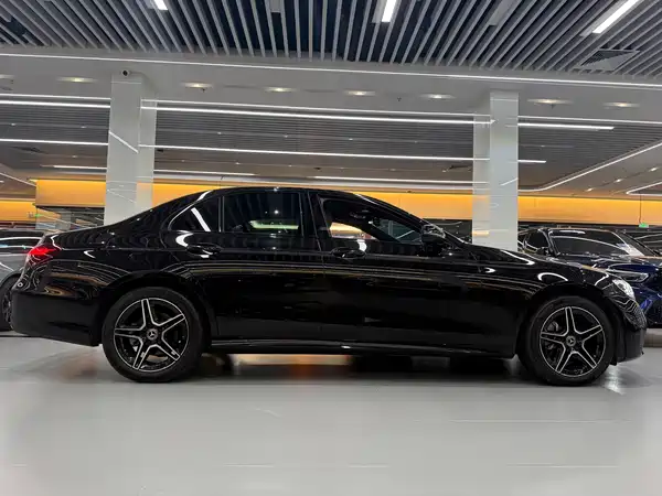 Mercedes-Benz E-Class 2023, фото 3