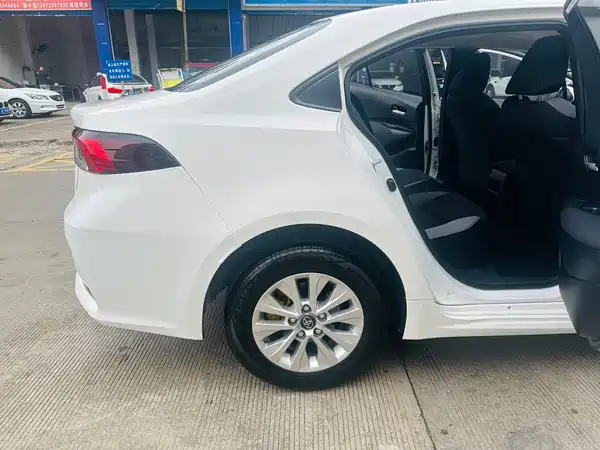 Toyota Corolla 2023, фото 11