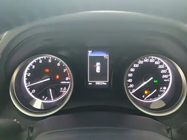 Toyota Camry 2022, фото 11