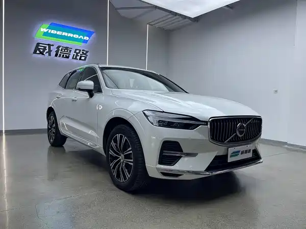 Volvo XC60 2022, фото 3