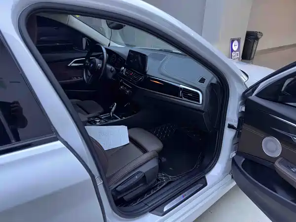 BMW 1 Series 2023, фото 10