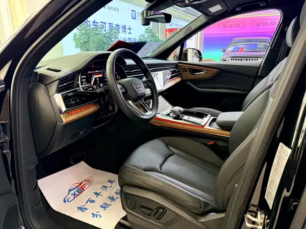 Audi Q7 2023, фото 4