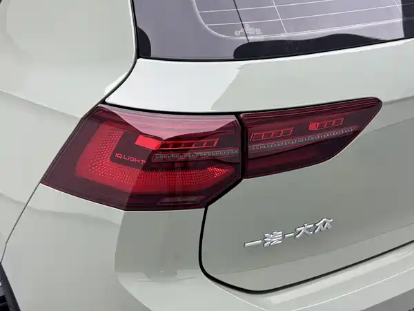 Volkswagen Golf GTI 2023, фото 13