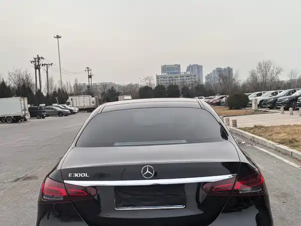Mercedes-Benz E-Class 2023, фото 3