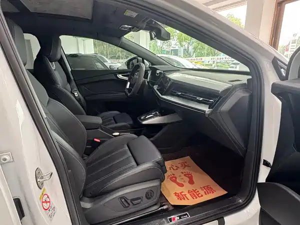 Audi Q4 e-tron 2023, фото 4