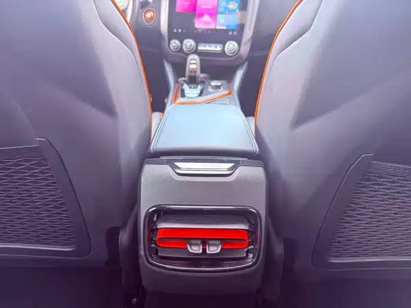Lynk & Co 02 Hatchback 2021, фото 16