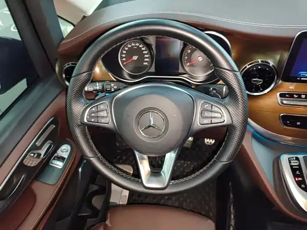Mercedes-Benz V-Class 2022, фото 11