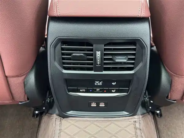 BMW 3 Series 2025, фото 12