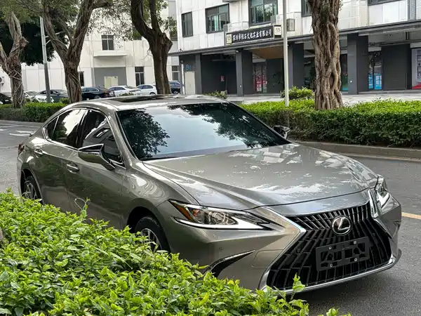 Lexus ES 2022