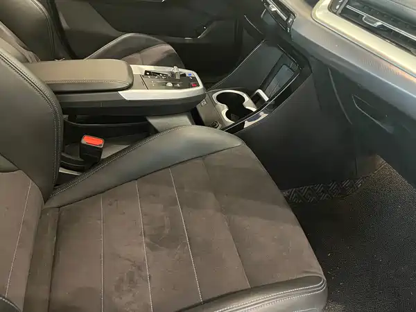 BMW iX1 2023, фото 11