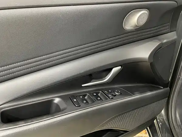Hyundai Elantra 2023, фото 13