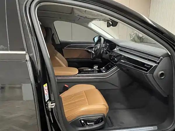 Audi A8 2023, фото 17