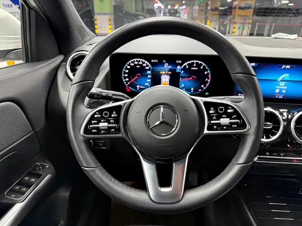 Mercedes-Benz GLA 2023, фото 11