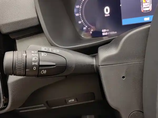 Volvo XC40 2025, фото 21