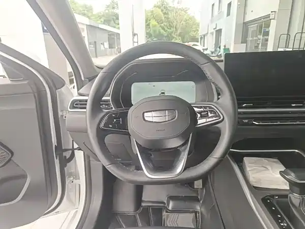 Geely Emgrand 2025, фото 10
