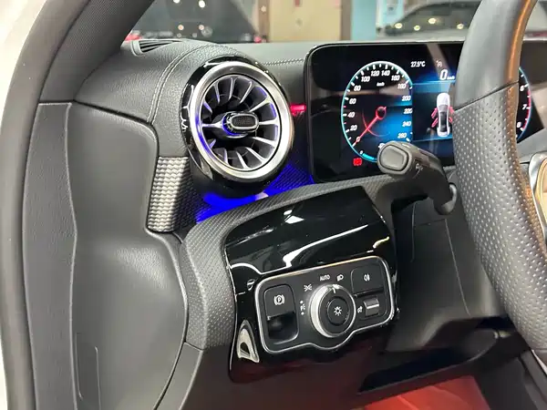 Mercedes-Benz A-Class 2022, фото 9