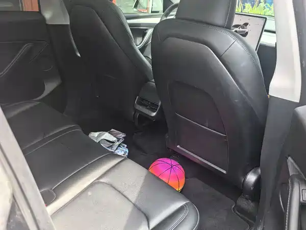 Tesla Model Y 2023, фото 9