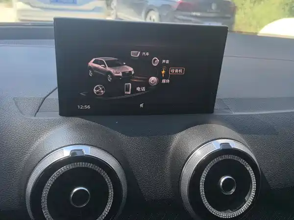 Audi Q2L 2022, фото 13