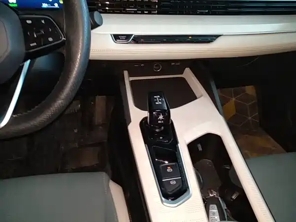 Geely Emgrand L PHEV 2022, фото 13