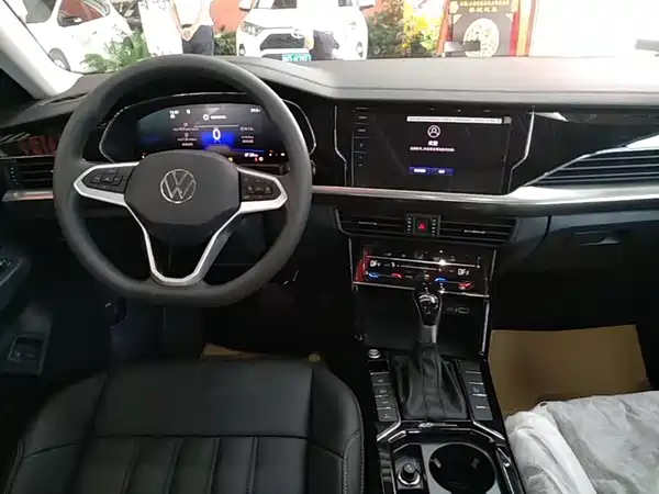 Volkswagen Passat PHEV 2025, фото 10