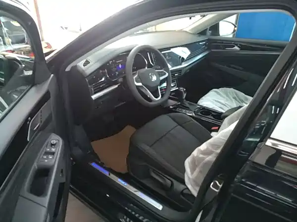 Volkswagen Passat PHEV 2025, фото 15