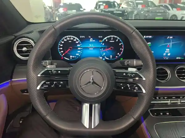 Mercedes-Benz E-Class 2023, фото 10