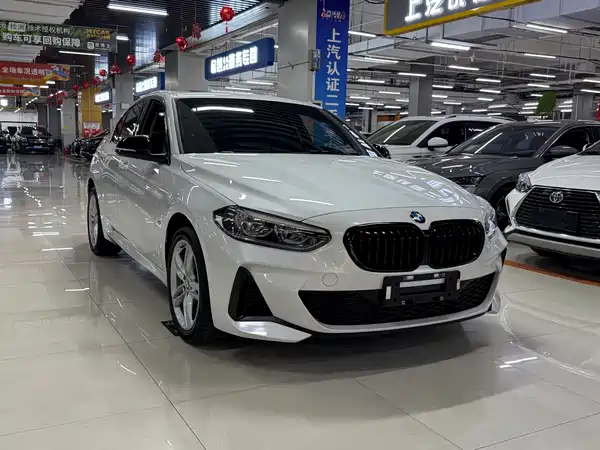 BMW 1 Series 2023, фото 2