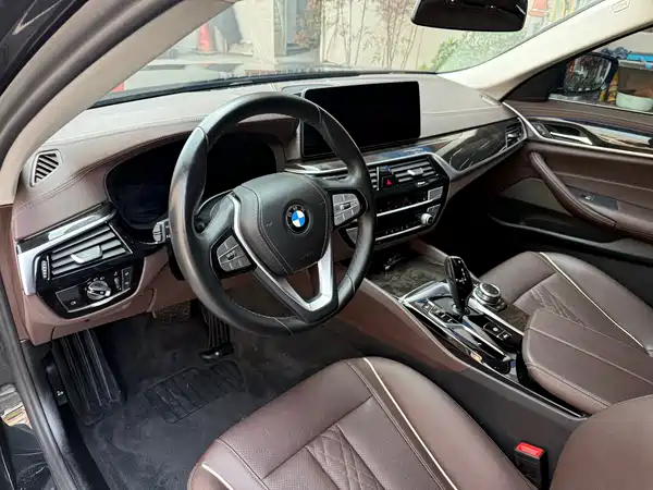 BMW 5 Series 2022, фото 4