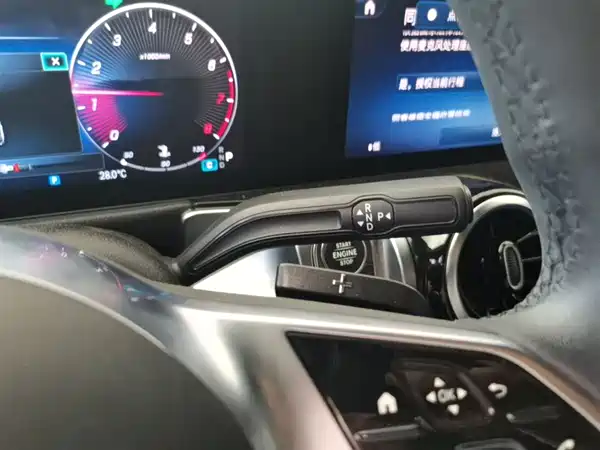 Mercedes-Benz GLB 2024, фото 13