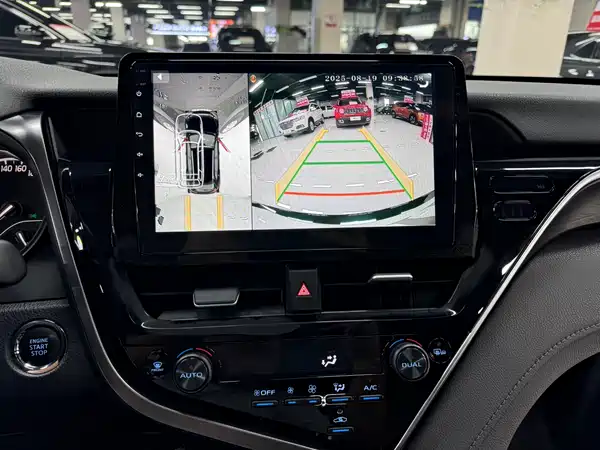 Toyota Camry 2023, фото 16