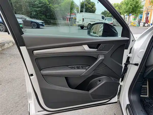 Audi Q5L 2023, фото 6