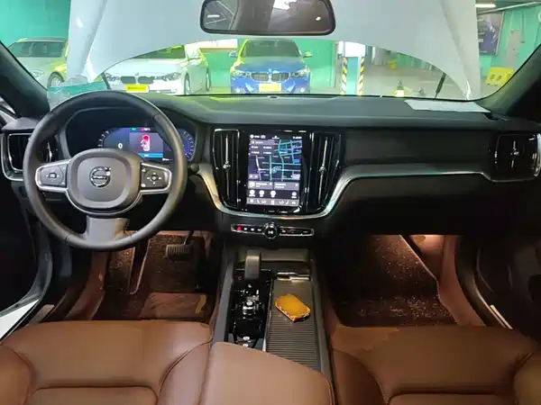 Volvo S60 2025, фото 10