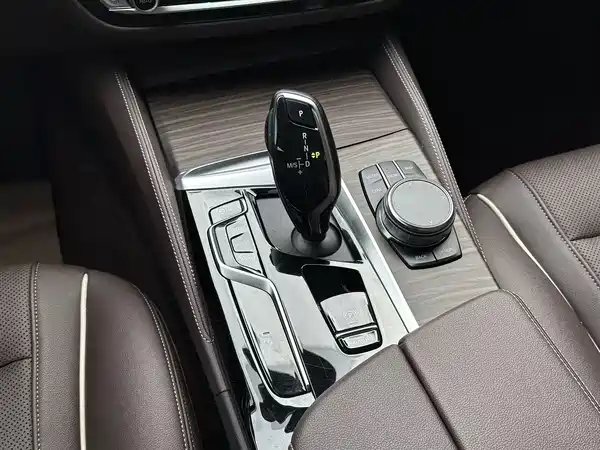 BMW 5 Series 2023, фото 14