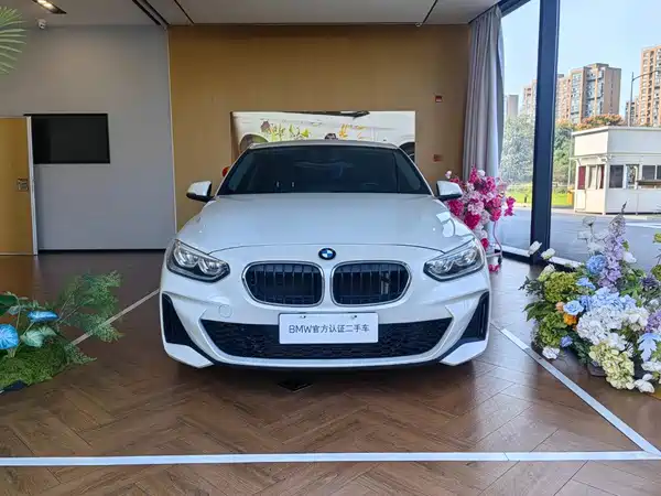 BMW 1 Series 2022, фото 2