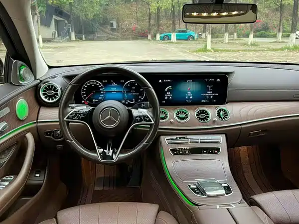 Mercedes-Benz E-Class 2022, фото 4