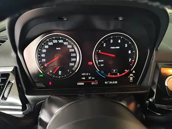 BMW 1 Series 2023, фото 11