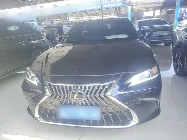 Lexus ES 2022, фото 2