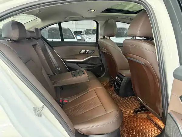 BMW 3 Series 2023, фото 16