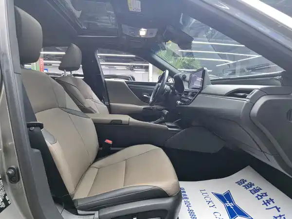 Lexus ES 2023, фото 8